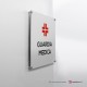 Cartello alluminio su parete con distanziatori: Guardia medica