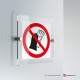 Cartello plexiglass su parete con distanziatori: Vietato indossare guanti P028