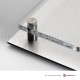 Particolare targa DualPlate con fondo in alluminio finitura argento spazzolato