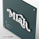 Insegna plexiglass stampata con lettere rilievo 3mm