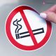 Adesivi vietato  fumare: incollato da esterno