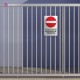 Cartello alluminio con supporto per cancello: vietato l'accesso