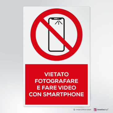 Cartello vietato fotografare e fare video con lo smartphone