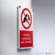 Cartello alluminio su parete con distanziatori: vietato l'ingresso agli animali