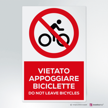 Cartello vietato appoggiare biciclette