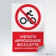 Adesivo vietato appoggiare biciclette