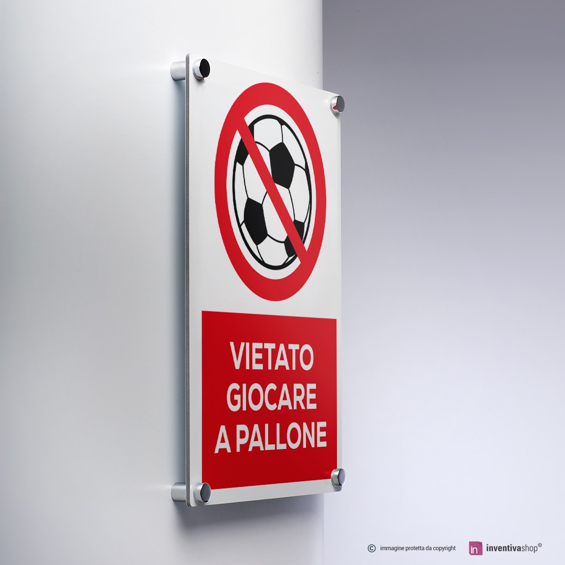 Vietato giocare a pallone: le restrizioni d'agosto nelle piazze dei piccoli paesi - la Vietato giocare a pallone: le restrizioni d'agosto nelle piazze dei piccoli paesi - la