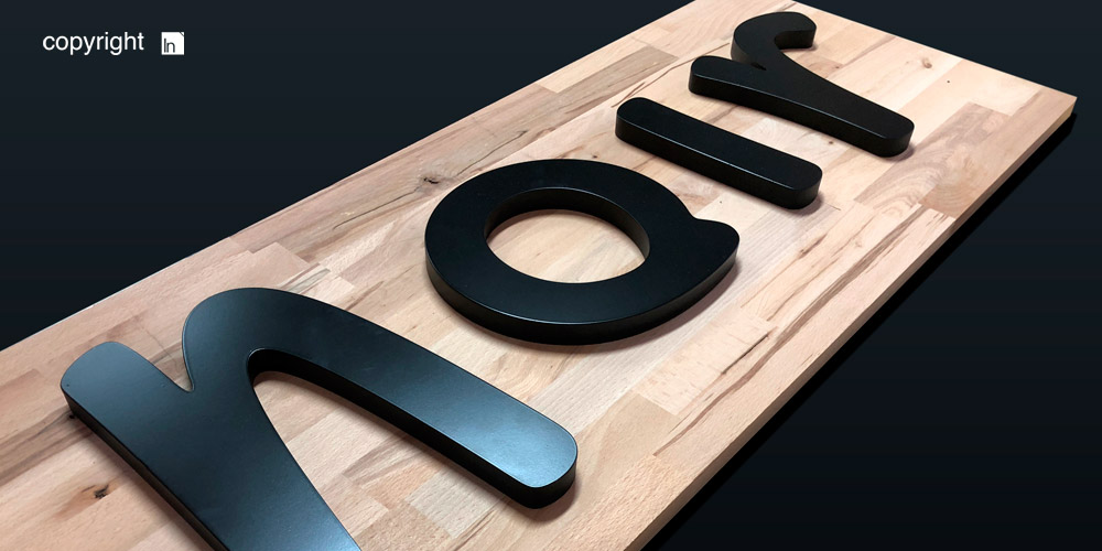 Classic Letter 20: lettere 3D decorative verniciate nero opaco